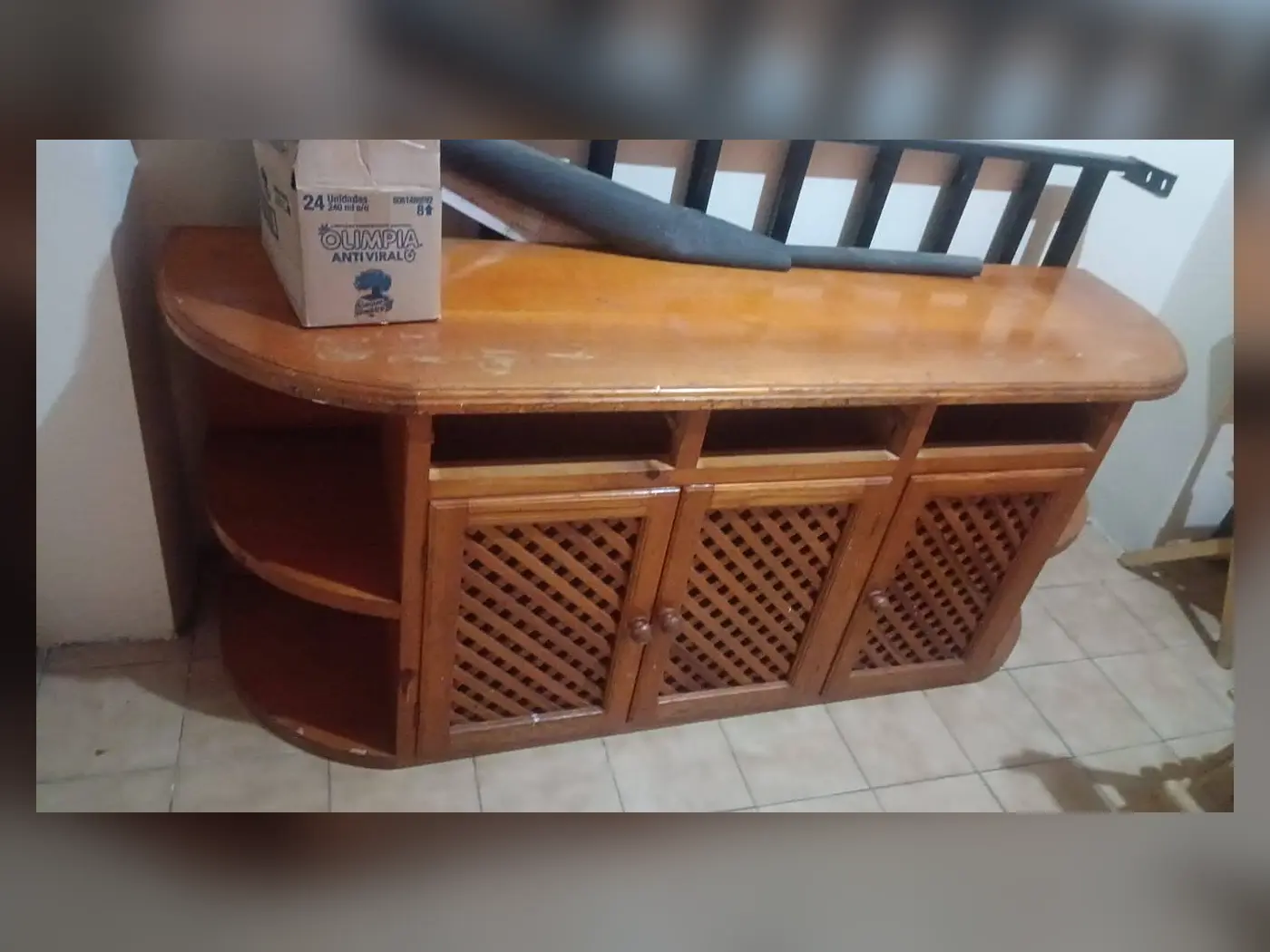 Consola fabricada en el taller